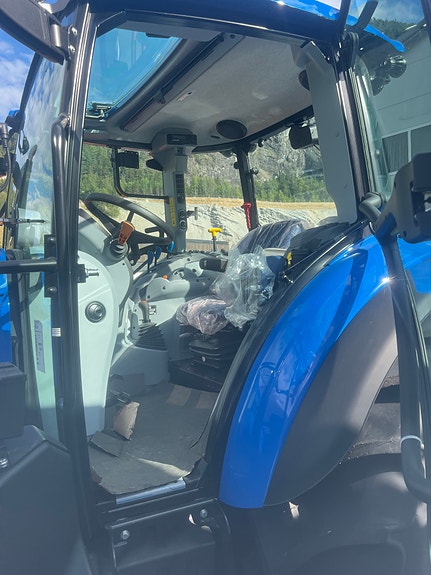 New Holland T5 120 DualCommand 9 of 12