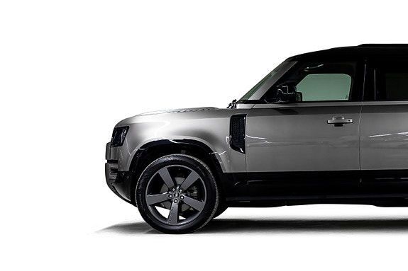 Land Rover Defender 110 9 of 30