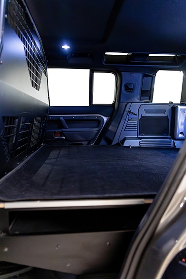 Land Rover Defender 110 5 of 30