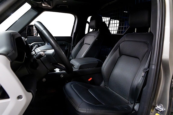 Land Rover Defender 110 3 of 30