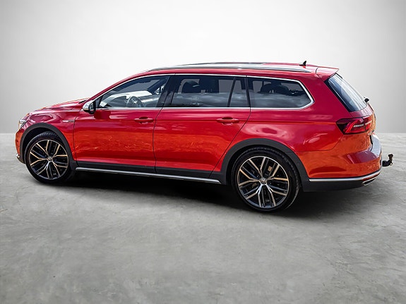 Volkswagen Passat Alltrack 2 of 25