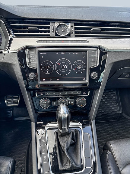 Volkswagen Passat Alltrack 14 of 25
