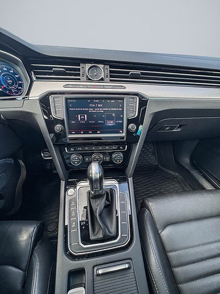 Volkswagen Passat Alltrack 15 of 25