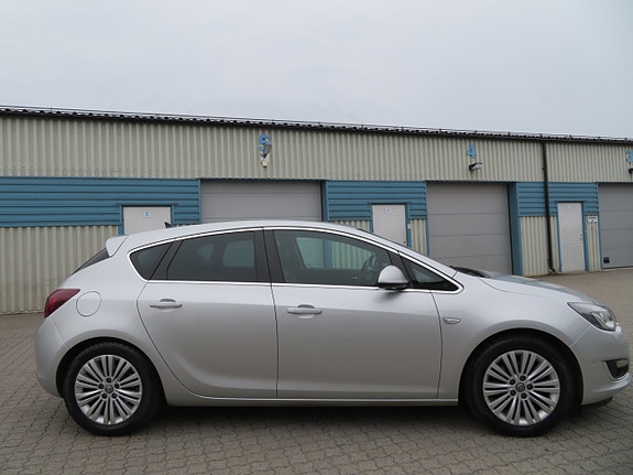 Opel Astra 9 of 30