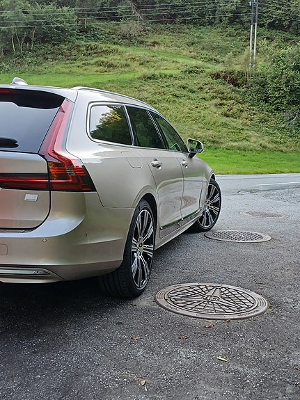 Volvo V90 2 of 25