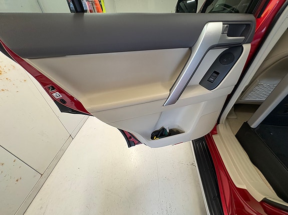 Toyota Land Cruiser 14 of 25
