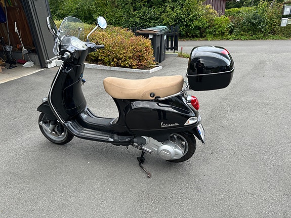Vespa LX 125ie 3 of 12