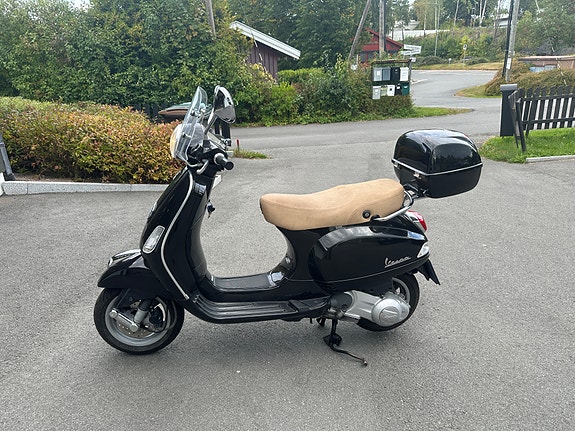 Vespa LX 125ie 2 of 12