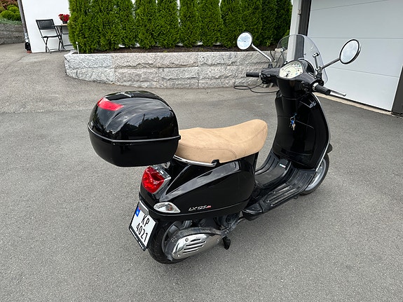 Vespa LX 125ie 5 of 12