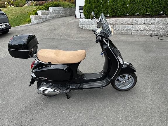 Vespa LX 125ie 6 of 12