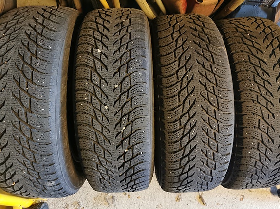 Toyota RAV4 12 of 16