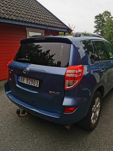 Toyota RAV4 2 of 16