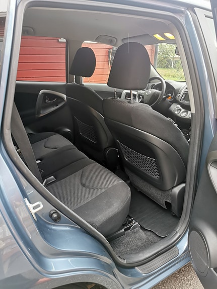 Toyota RAV4 8 of 16