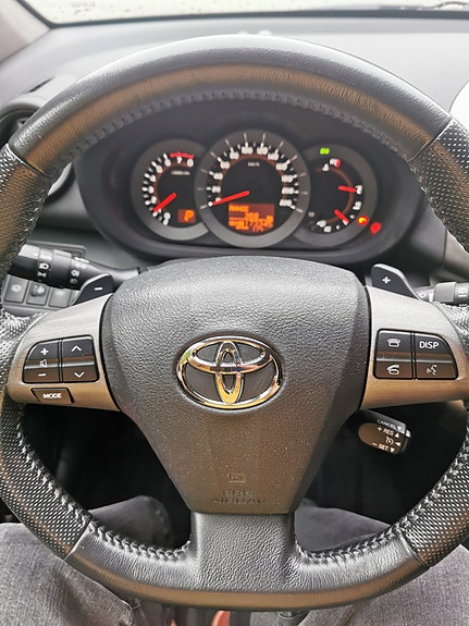 Toyota RAV4 4 of 16