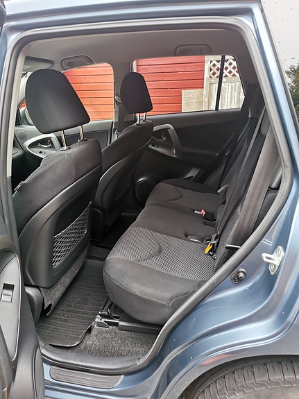 Toyota RAV4 7 of 16