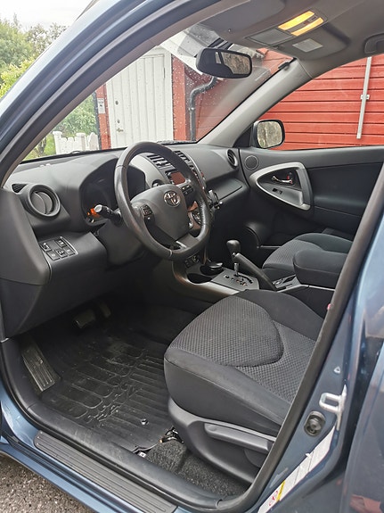 Toyota RAV4 3 of 16