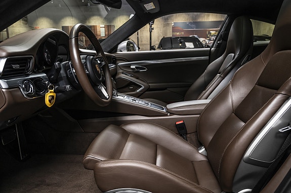 Porsche 911 13 of 30