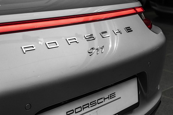 Porsche 911 10 of 30