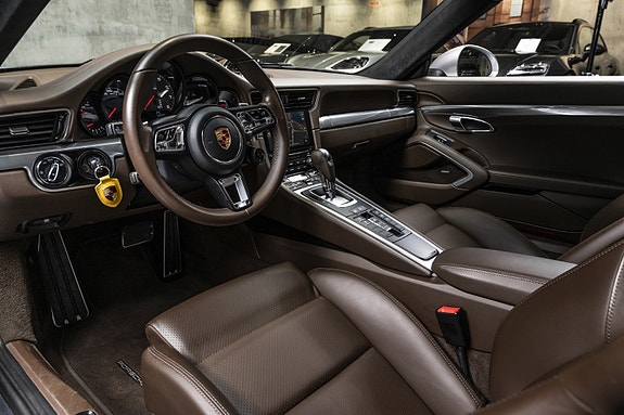 Porsche 911 12 of 30