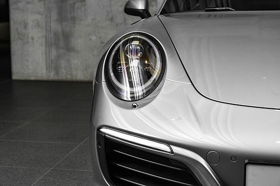 Porsche 911 8 of 30