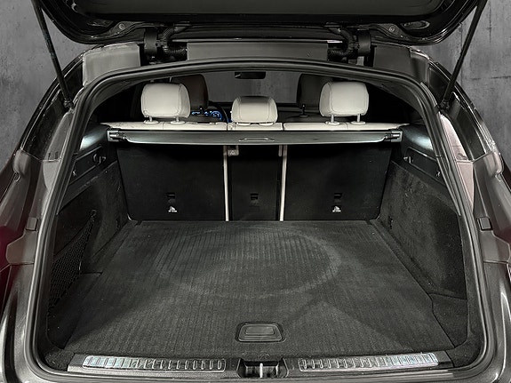 Mercedes-Benz EQC400 26 of 27