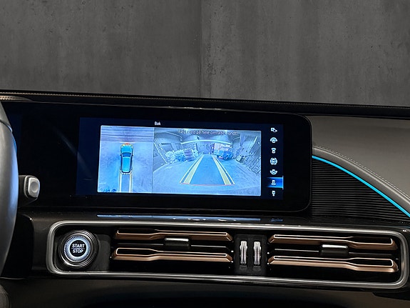 Mercedes-Benz EQC400 25 of 27