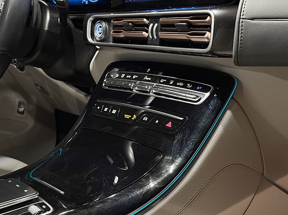 Mercedes-Benz EQC400 17 of 27