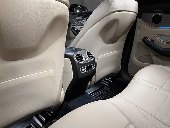Mercedes-Benz EQC400 19 of 27