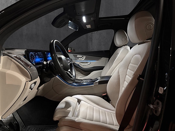 Mercedes-Benz EQC400 11 of 27