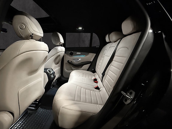 Mercedes-Benz EQC400 18 of 27