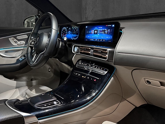 Mercedes-Benz EQC400 16 of 27