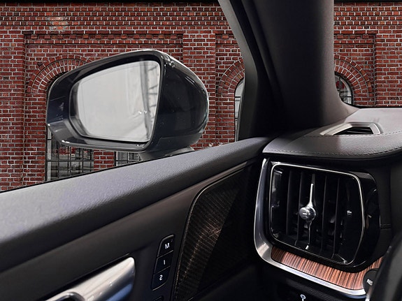 Volvo V60 Cross Country 18 of 26
