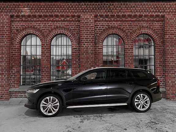 Volvo V60 Cross Country 8 of 26