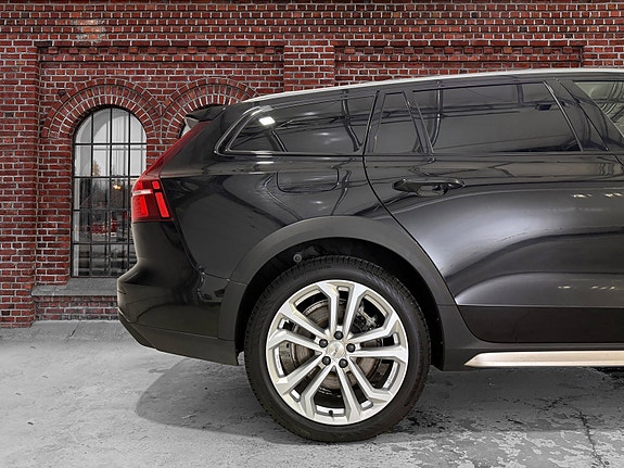 Volvo V60 Cross Country 5 of 26