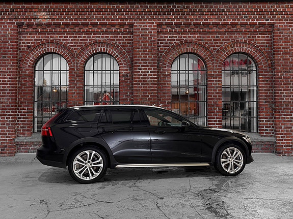 Volvo V60 Cross Country 9 of 26