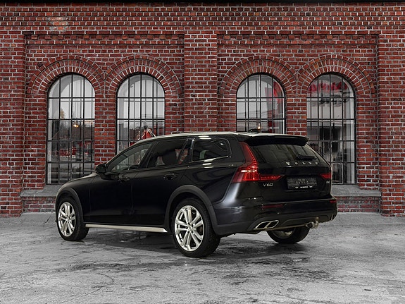 Volvo V60 Cross Country 11 of 26