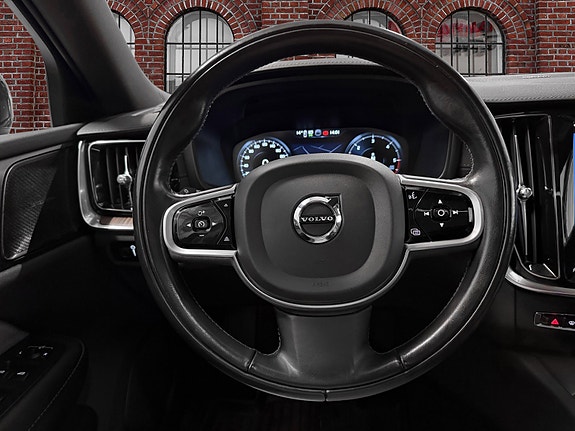 Volvo V60 Cross Country 14 of 26