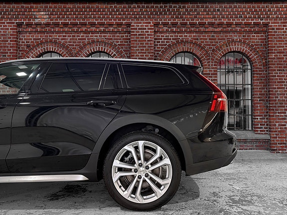 Volvo V60 Cross Country 6 of 26