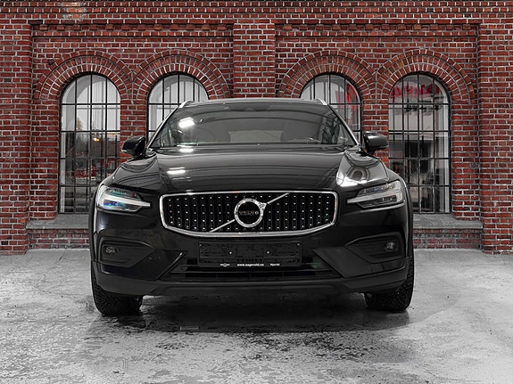Volvo V60 Cross Country 3 of 26