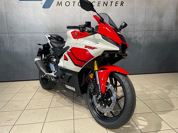 Yamaha R3  A2 17 of 20
