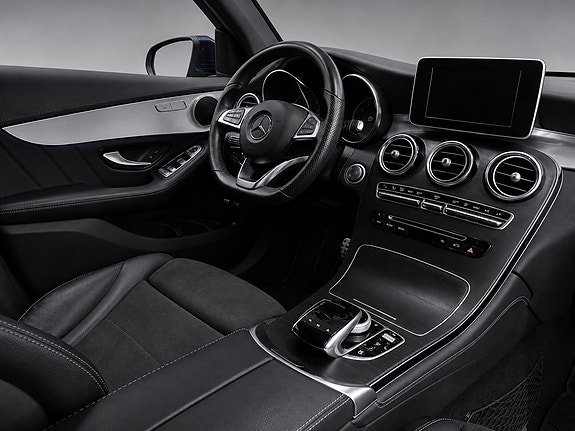 Mercedes-Benz GLC350 e 16 of 26
