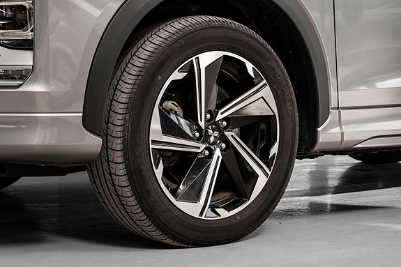 Mitsubishi Eclipse Cross 3 of 28