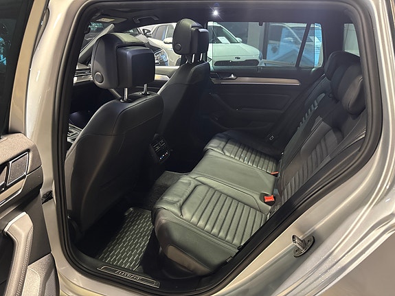 Volkswagen Passat Alltrack 27 of 30