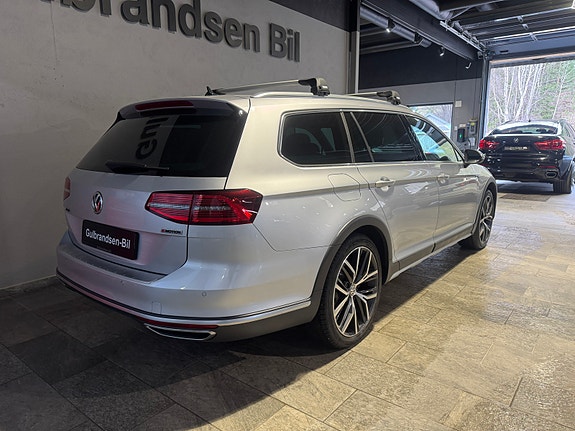 Volkswagen Passat Alltrack 5 of 30