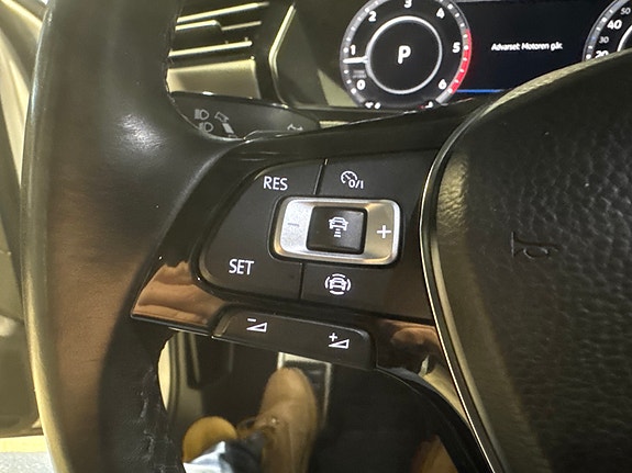 Volkswagen Passat Alltrack 25 of 30