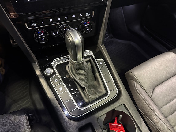 Volkswagen Passat Alltrack 13 of 30