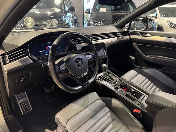 Volkswagen Passat Alltrack 11 of 30