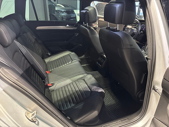 Volkswagen Passat Alltrack 30 of 30