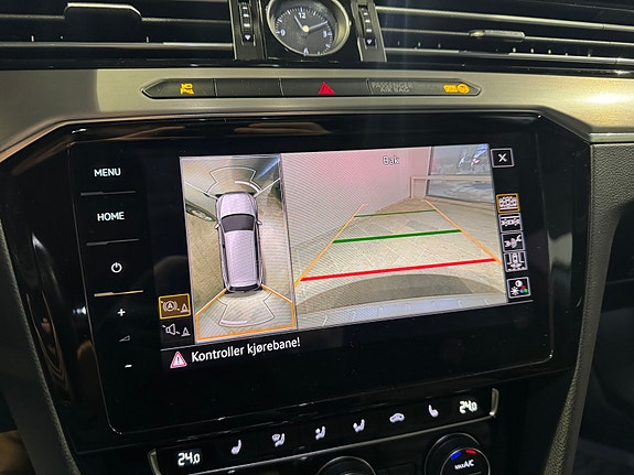 Volkswagen Passat Alltrack 17 of 30
