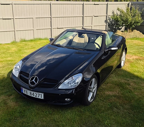 Mercedes-Benz SLK200 2 of 30